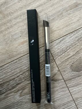 NIP NARS # 49 Wet / Dry Eyeshadow Brush & Wide Contour Brush #16
